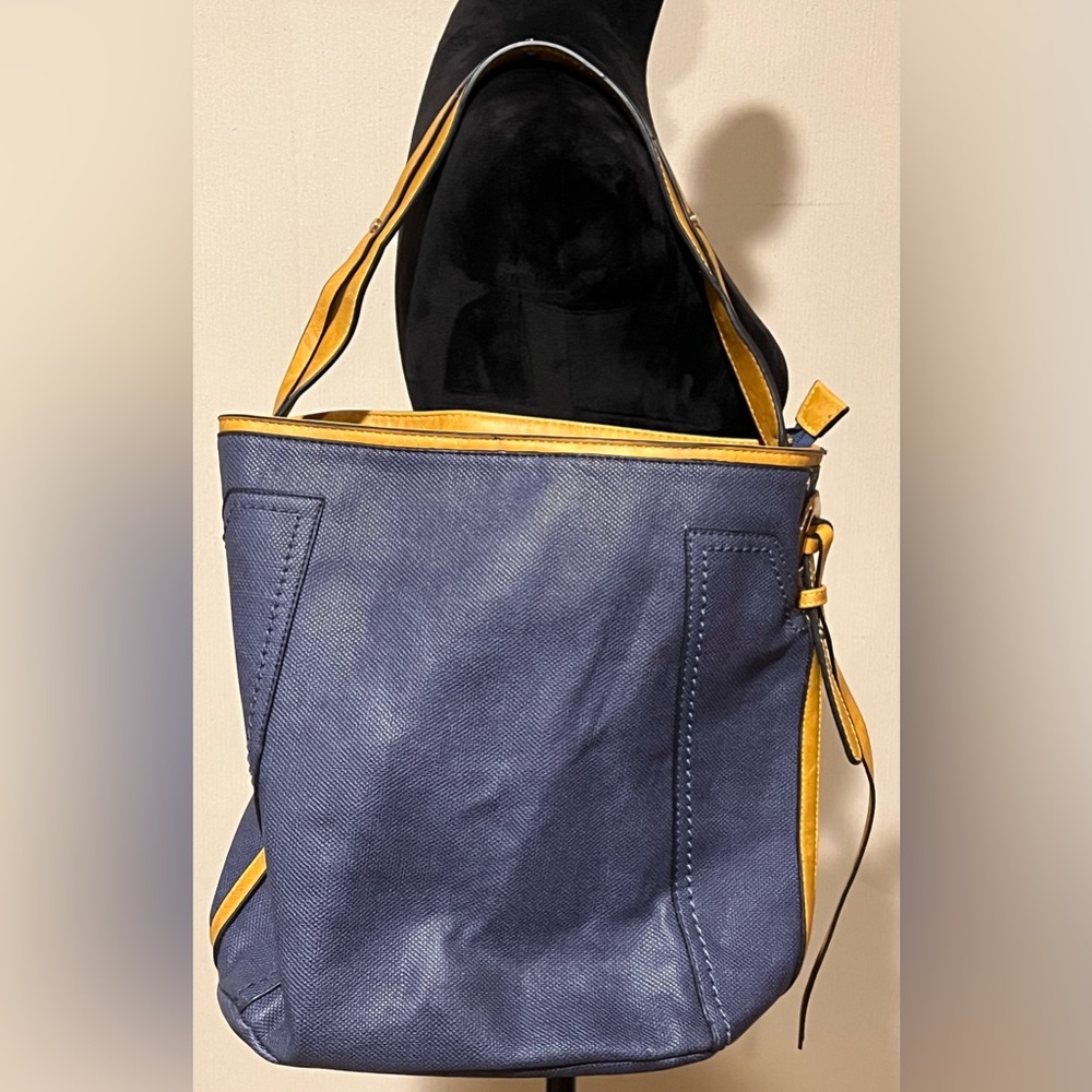 CHILLX Blue and Yellow Bucket Tote Bag